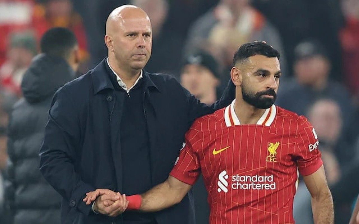 Carragher slams slot over Salah snub in PSG defeat