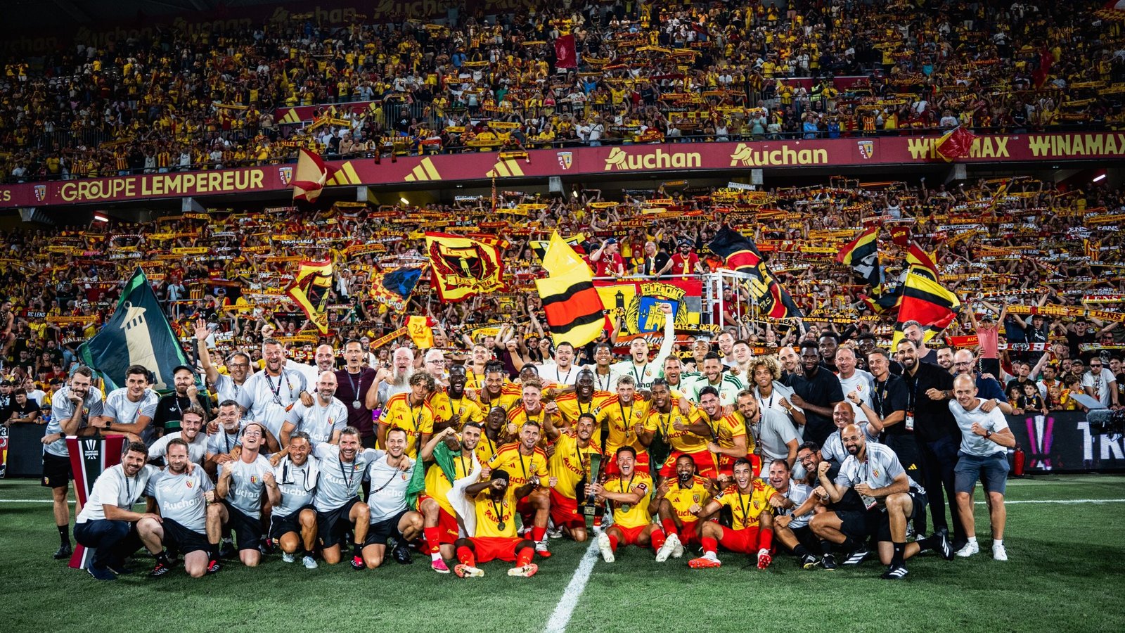 Lens-trophy