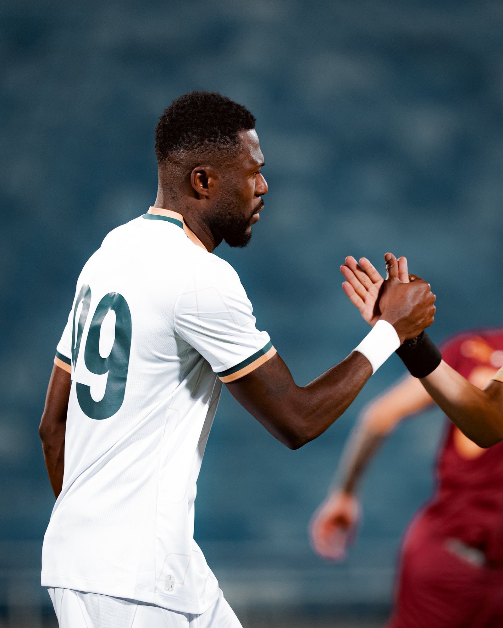 Mbemba-debut