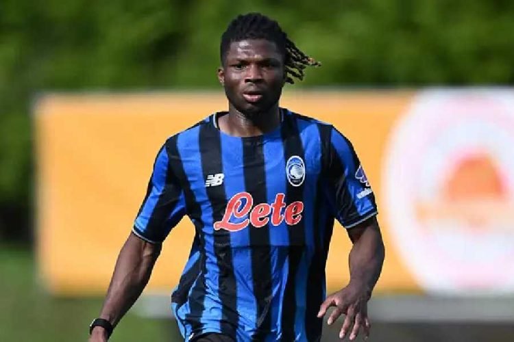 Footballer in blue-and-black striped jersey running on a training field, sponsor 'Lete' on chest.
